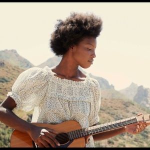 Doen Frances Too White Baby Blue flower